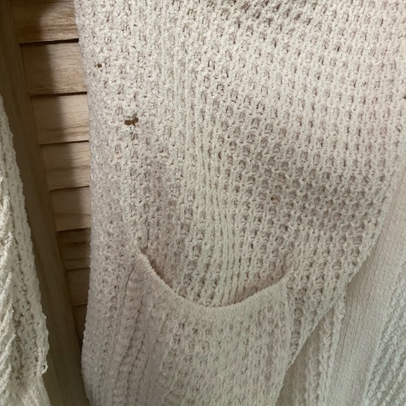 American eagle off white cardigan ; used size medium - Picture 3 of 4